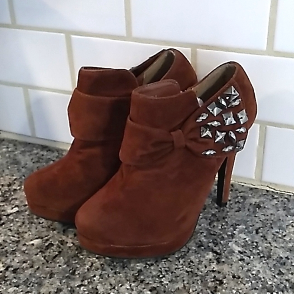 Rck Bella Brown Studded Bow Detail Heels. Size 7  So Cute!!
